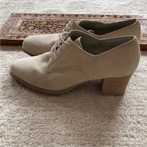 Vintage leather loafer with heel - Picture 1 of 6